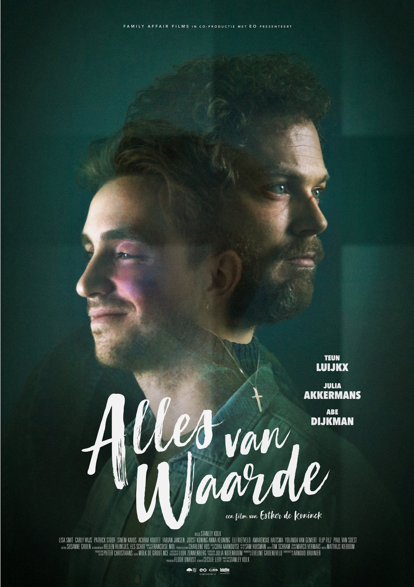 The Poster for 'Alles van Waarde/Everything of Value'. It has a dark green background, and the faces of the two main characters, Rick and Mark, are both seen in profile with their backs to each other. The heads kind of blend together. The title of the film is written in a hand lettered font.